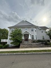 1 Sampson Terrace 801, Danbury, CT 06810