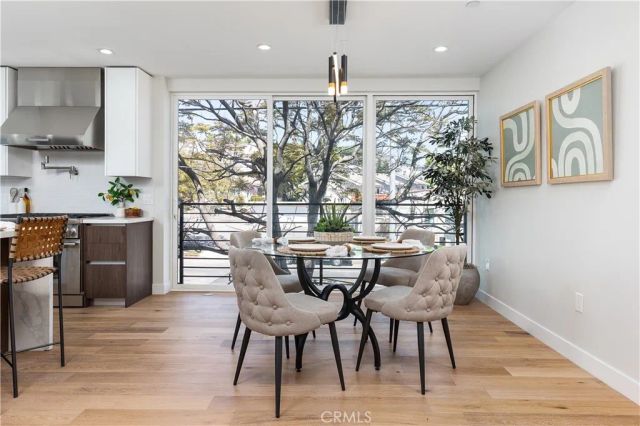 2824 Rowena Avenue B, Los Angeles, CA 90039