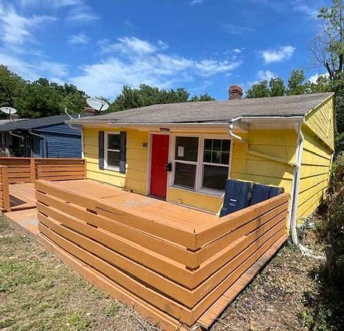 4135 Jackson Avenue, Kansas City, MO 64130