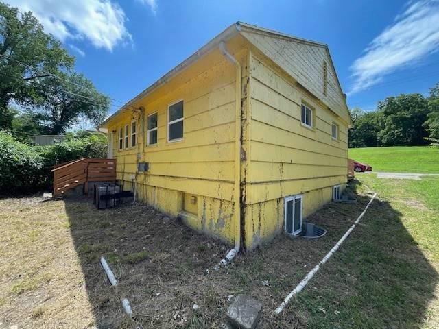 4135 Jackson Avenue, Kansas City, MO 64130