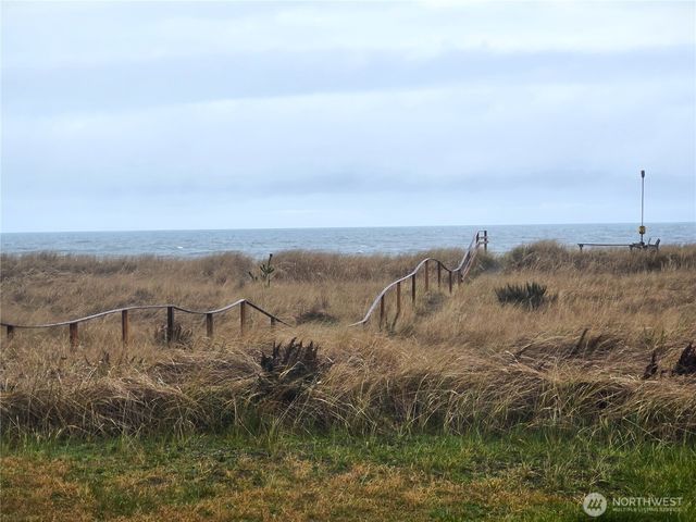 401 Wind Sand Lane W, Grayland, WA 98547