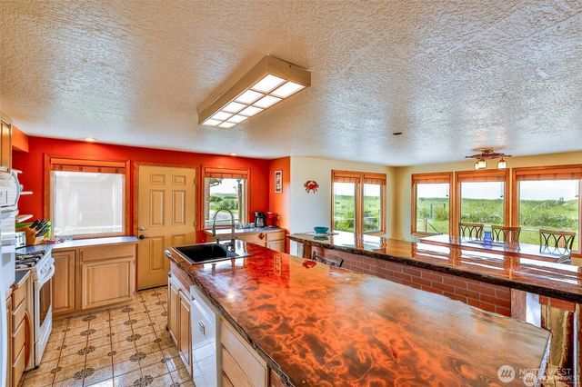 401 Wind Sand Lane W, Grayland, WA 98547