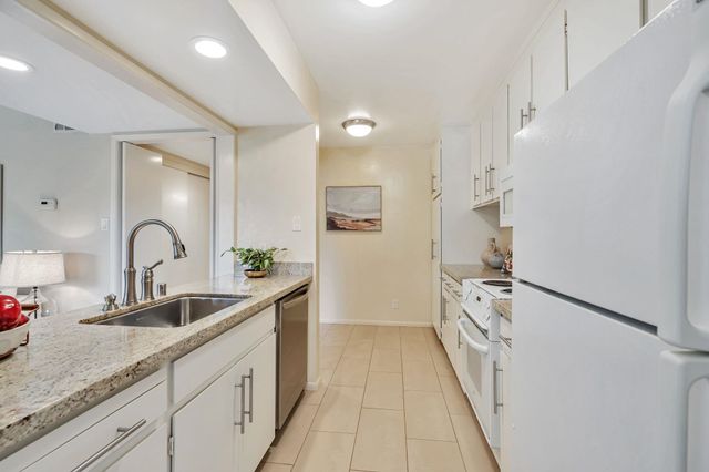 675 Sharon Park Dr 245, Menlo Park, CA 94025