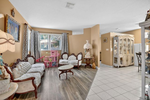 226 NW 75th Way, Plantation, FL 33317