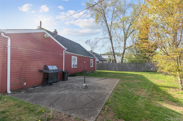 5 Crabtree Lane, Levittown, NY 11756