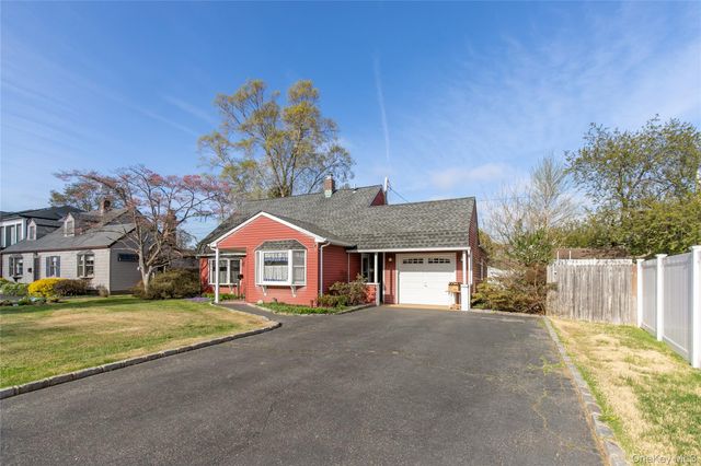 5 Crabtree Lane, Levittown, NY 11756