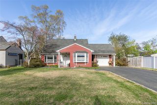 5 Crabtree Lane, Levittown, NY 11756