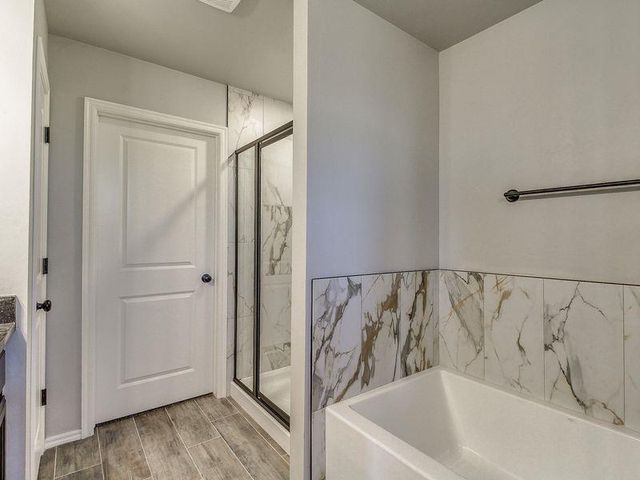 2501 Gallant Fox Terrace, Guthrie, OK 73044