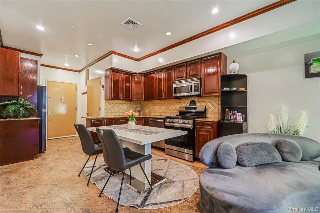 2569 38th Street 1R, Astoria, NY 11103 — photo 4