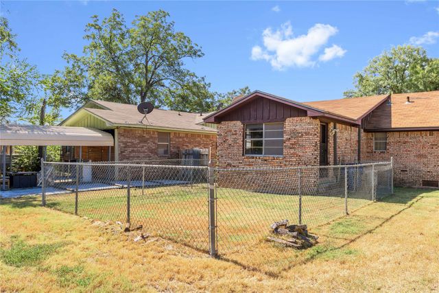 1810 9th Street, Brownwood, TX 76801