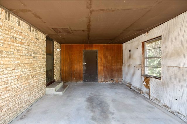 1810 9th Street, Brownwood, TX 76801