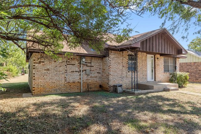 1810 9th Street, Brownwood, TX 76801