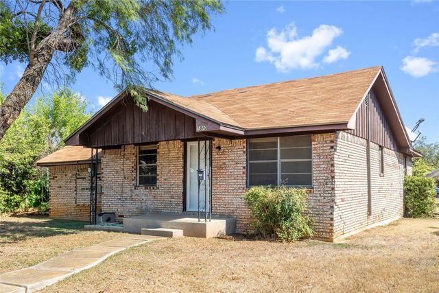 1810 9th Street, Brownwood, TX 76801