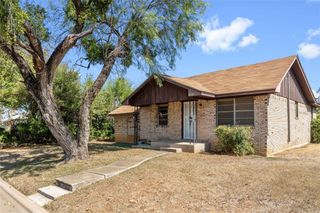 1810 9th Street, Brownwood, TX 76801