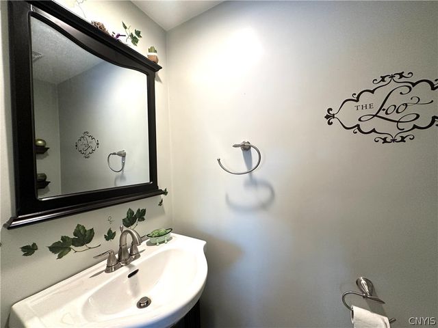 2 Bermuda Road, Whitestown, NY 13492