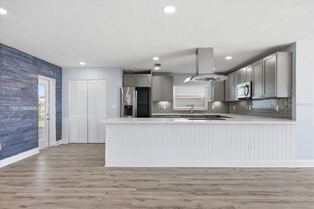 7891 4TH AVENUE S, St Petersburg, FL 33707