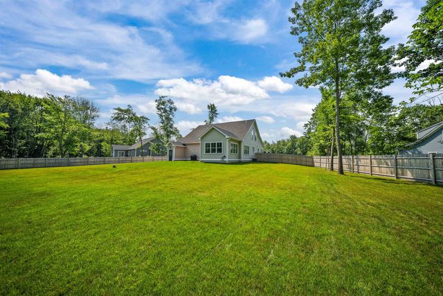 71 Signature Drive, Barrington, NH 03825