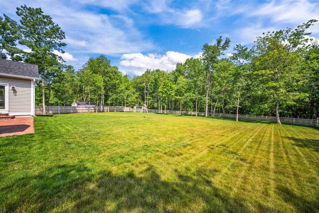 71 Signature Drive, Barrington, NH 03825