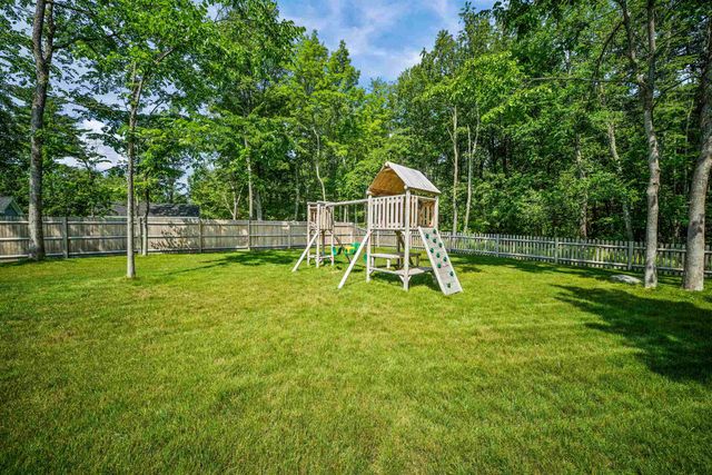 71 Signature Drive, Barrington, NH 03825