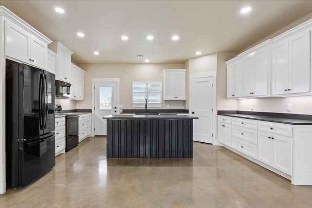 213 Kasberg Road, Leroy, TX 76654