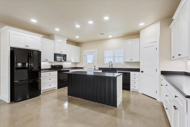 213 Kasberg Road, Leroy, TX 76654