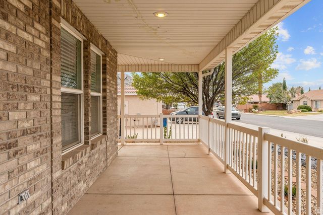 1974 N SAGEBRUSH DR, Santa Clara, UT 84765