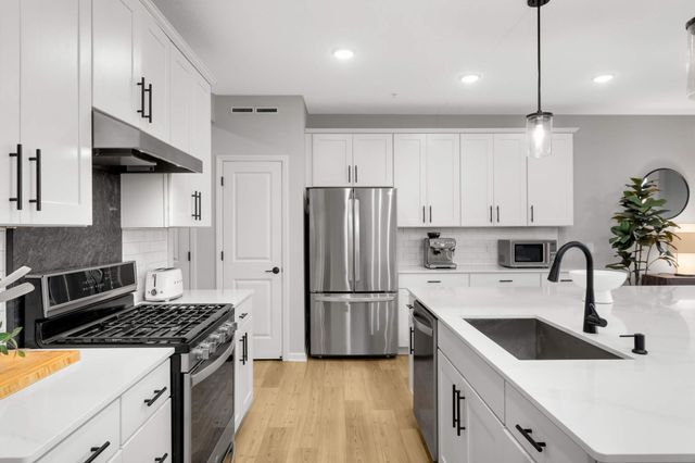 9616 4th Street N, Lake Elmo, MN 55042