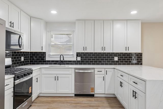 15631 E END Avenue, Dolton, IL 60419