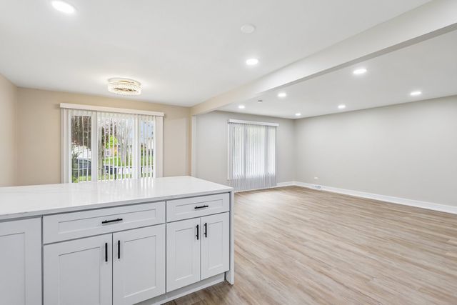 15631 E END Avenue, Dolton, IL 60419