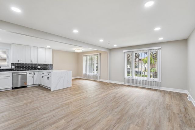 15631 E END Avenue, Dolton, IL 60419