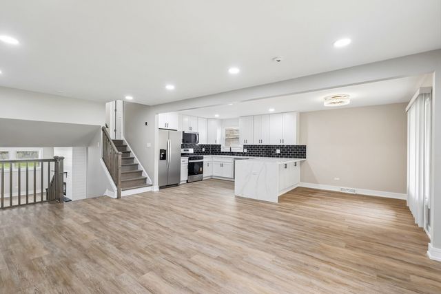 15631 E END Avenue, Dolton, IL 60419