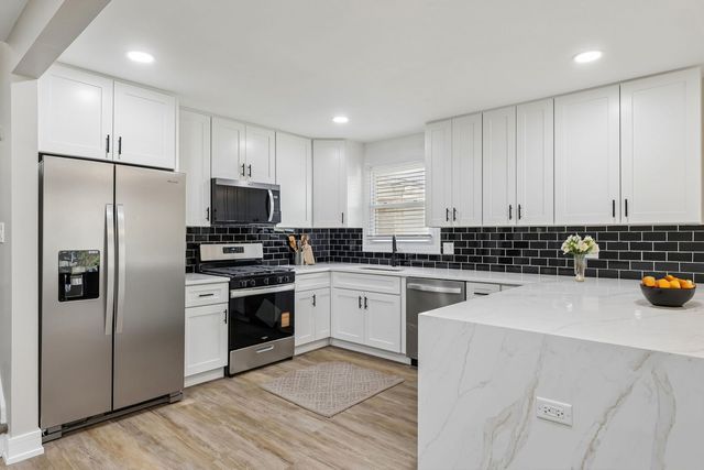 15631 E END Avenue, Dolton, IL 60419