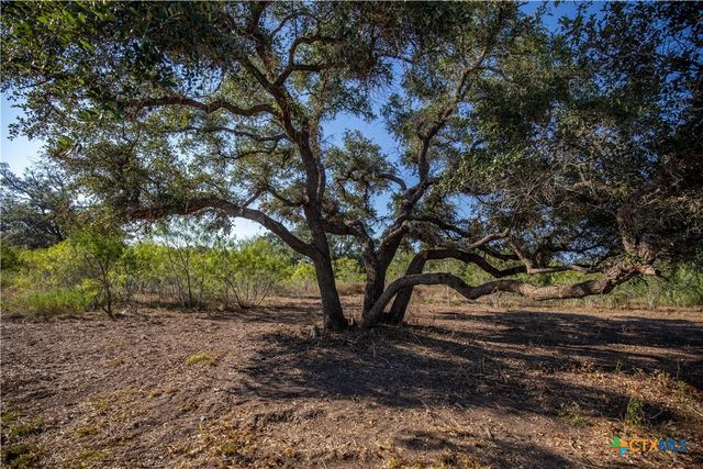 000 Stratton Road, Yoakum, TX 77995