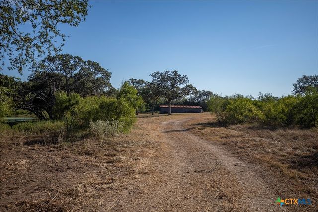 000 Stratton Road, Yoakum, TX 77995