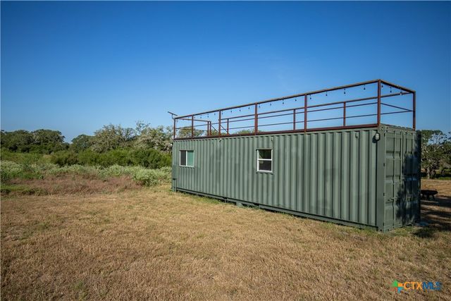 000 Stratton Road, Yoakum, TX 77995