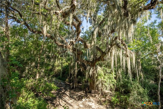 000 Stratton Road, Yoakum, TX 77995