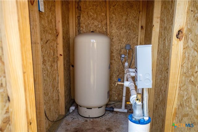 000 Stratton Road, Yoakum, TX 77995