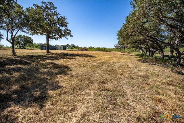 000 Stratton Road, Yoakum, TX 77995