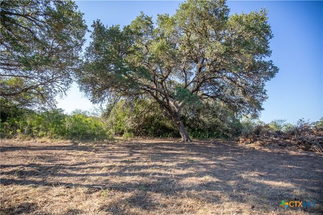 000 Stratton Road, Yoakum, TX 77995