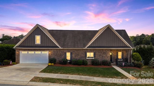 1258 10th Street Place NW, Hickory, NC 28601