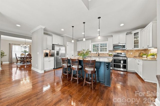 1258 10th Street Place NW, Hickory, NC 28601