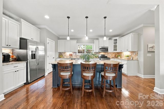 1258 10th Street Place NW, Hickory, NC 28601