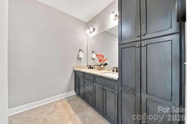 1258 10th Street Place NW, Hickory, NC 28601