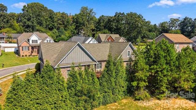1258 10th Street Place NW, Hickory, NC 28601