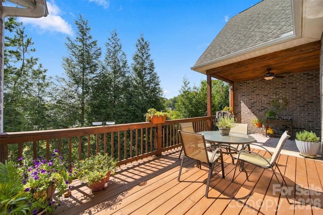1258 10th Street Place NW, Hickory, NC 28601