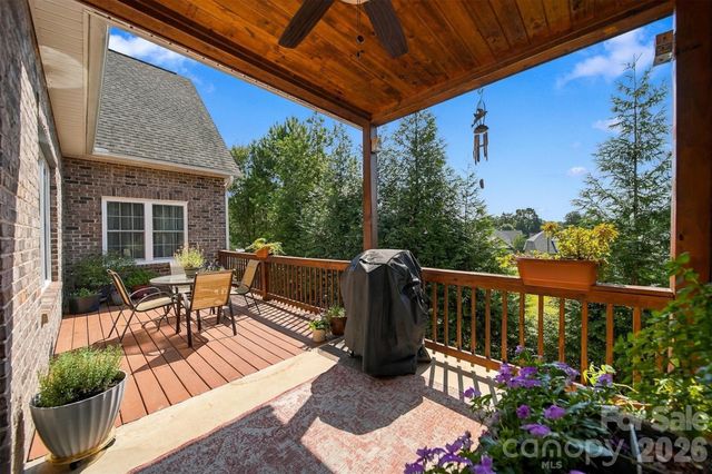 1258 10th Street Place NW, Hickory, NC 28601