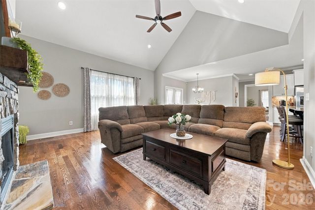 1258 10th Street Place NW, Hickory, NC 28601