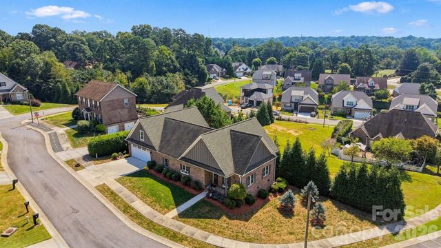 1258 10th Street Place NW, Hickory, NC 28601