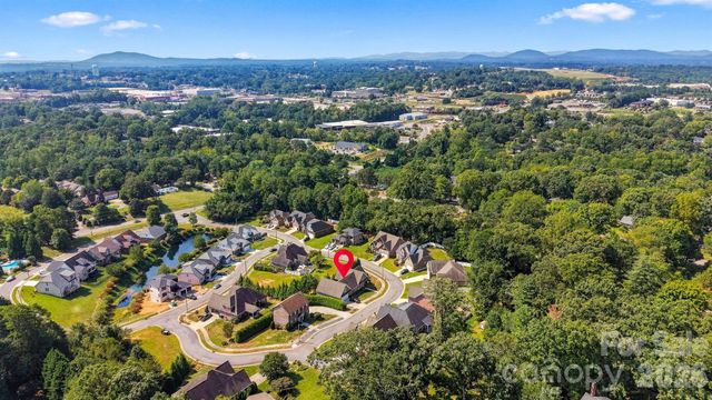 1258 10th Street Place NW, Hickory, NC 28601