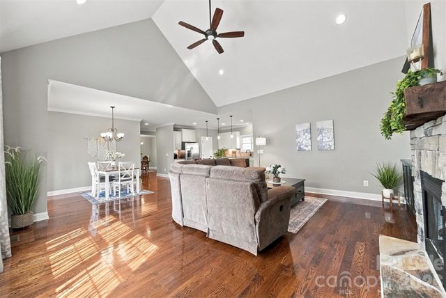 1258 10th Street Place NW, Hickory, NC 28601
